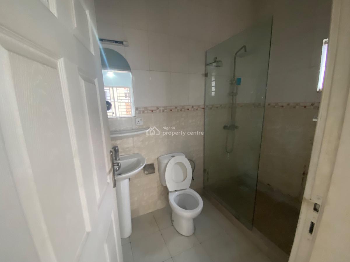 a Well Maintained 3bedroom on 2nd Floor with Bq and Pool, Lekki Phase 1, Lekki, Lagos, Flat / Apartment for Rent