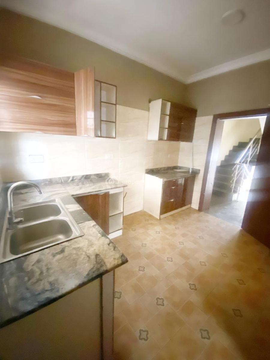 a Well Maintained 5 Bedroom Terraced Duplex with Bq in Western Area, Magodo Phase 1, Gra Phase 1, Magodo, Lagos, Terraced Duplex for Rent