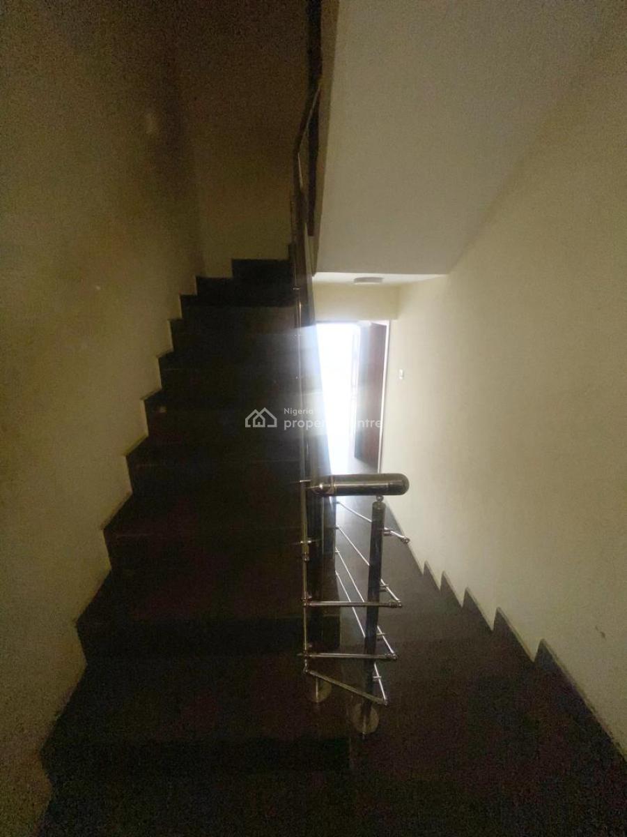 a Well Maintained 5 Bedroom Terraced Duplex with Bq in Western Area, Magodo Phase 1, Gra Phase 1, Magodo, Lagos, Terraced Duplex for Rent