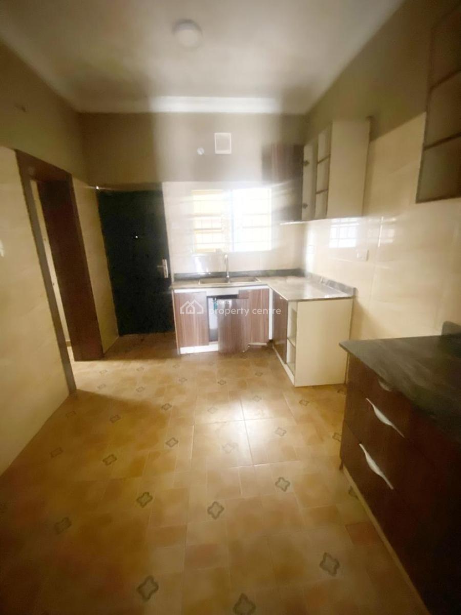 a Well Maintained 5 Bedroom Terraced Duplex with Bq in Western Area, Magodo Phase 1, Gra Phase 1, Magodo, Lagos, Terraced Duplex for Rent