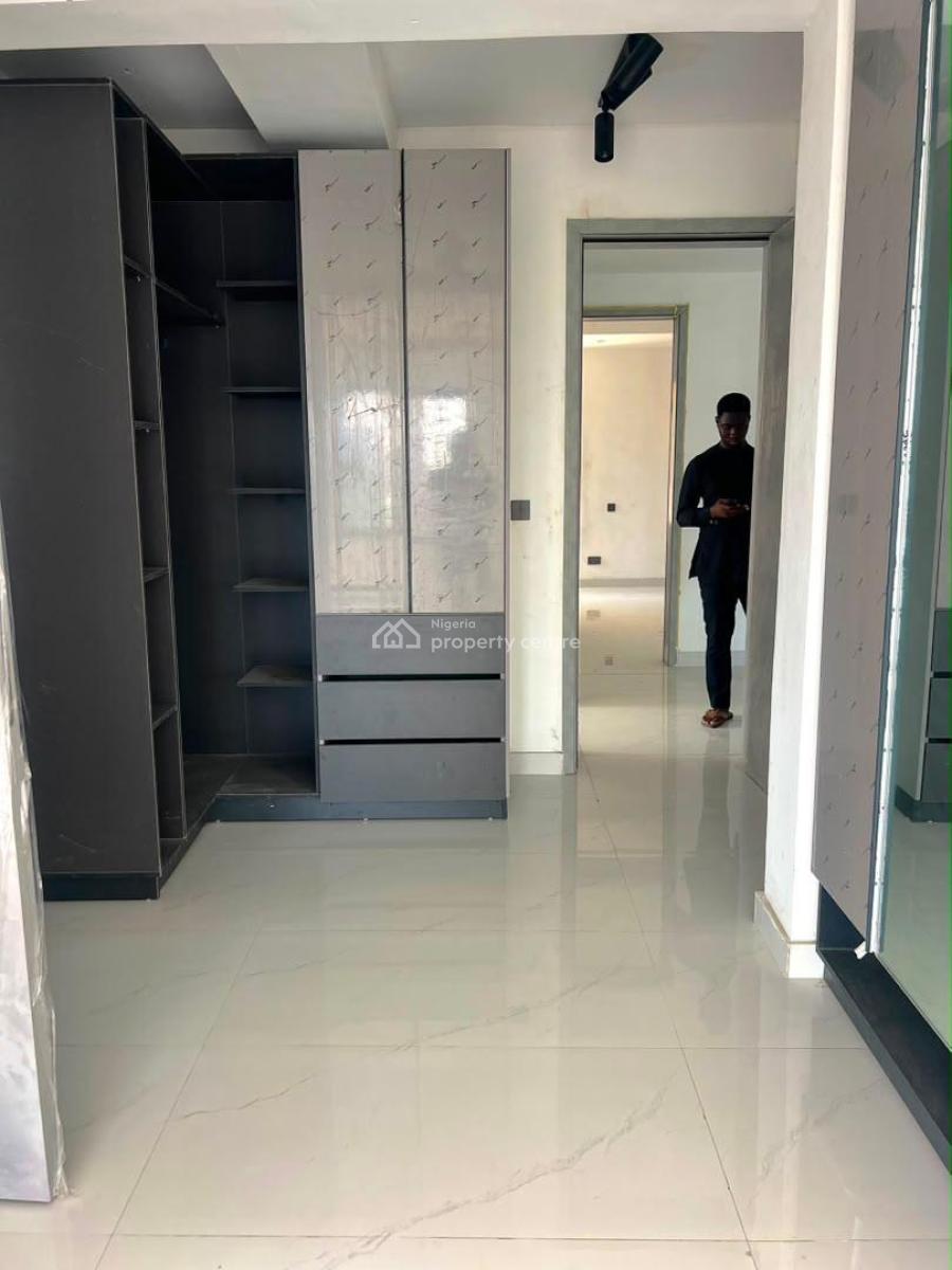 Decently Sized 4 Bedroom Waterfront Maisonette with 2bqs, Old Ikoyi, Ikoyi, Lagos, Block of Flats for Sale