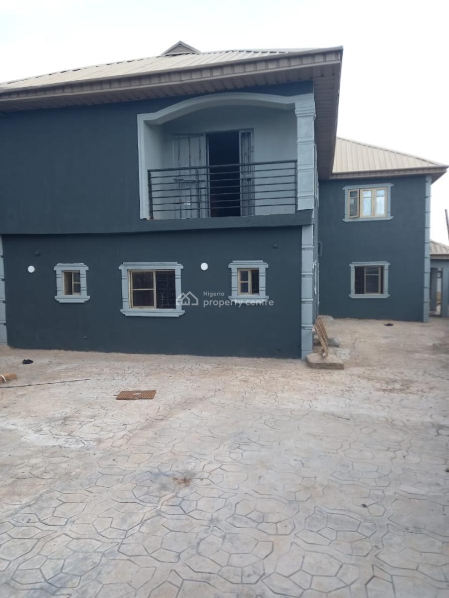 a Relatively Newly Built Block of Flat on 554 Sqm of Land in Ikorodu, Odogunyan, Ikorodu, Lagos, Block of Flats for Sale