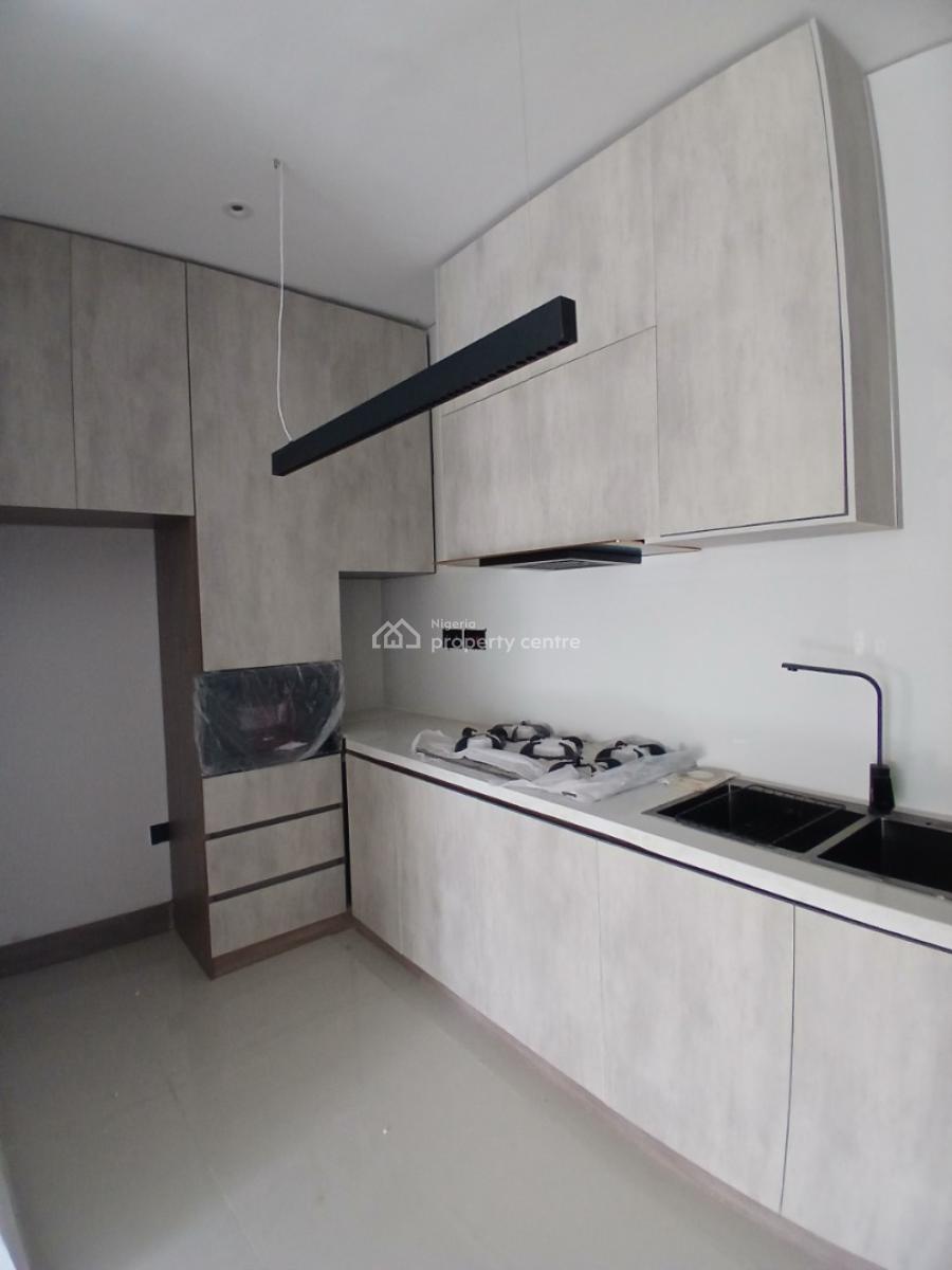 Newly Well-finished and Serviced with 24/7 Power Supply 2 Bedroom En-suite, Lekki Phase 1, Lekki, Lagos, Flat / Apartment for Rent