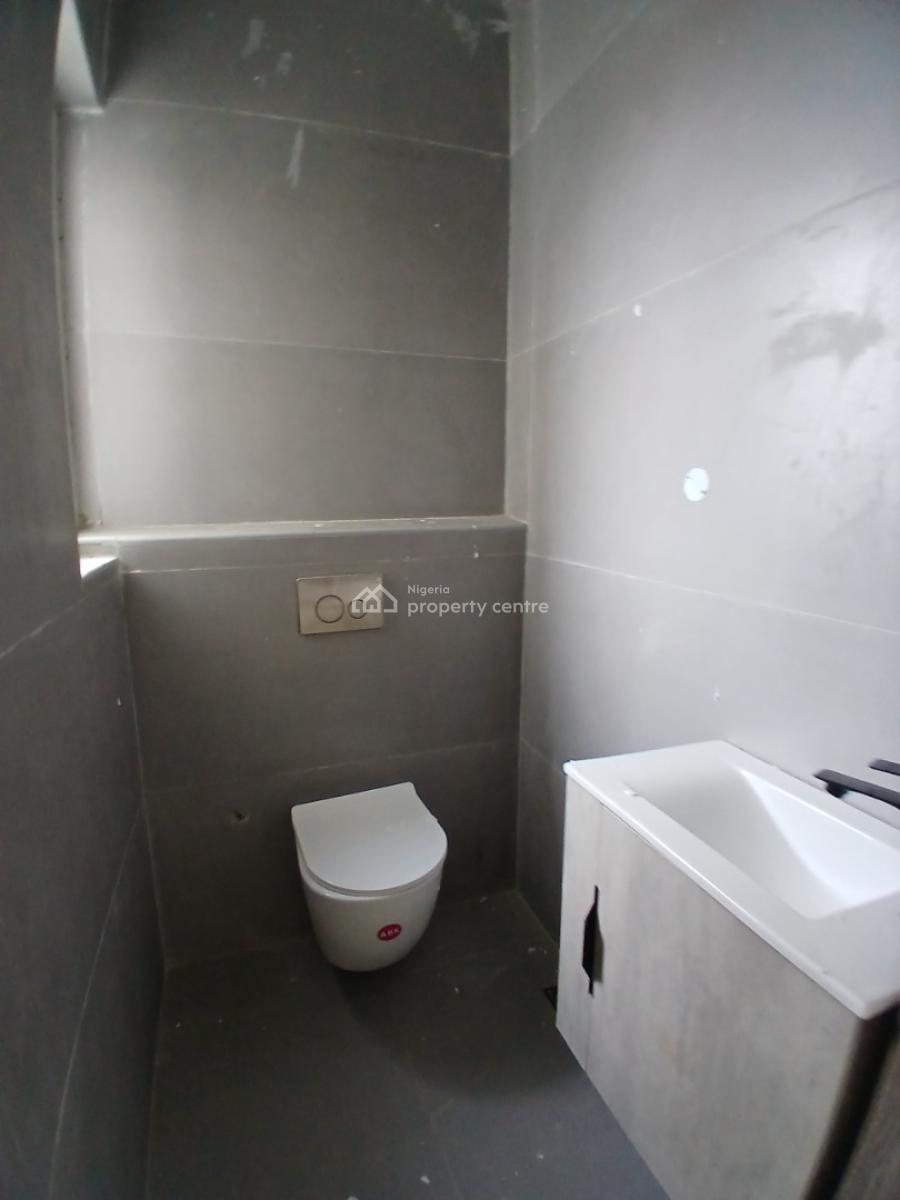Newly Well-finished and Serviced with 24/7 Power Supply 2 Bedroom En-suite, Lekki Phase 1, Lekki, Lagos, Flat / Apartment for Rent