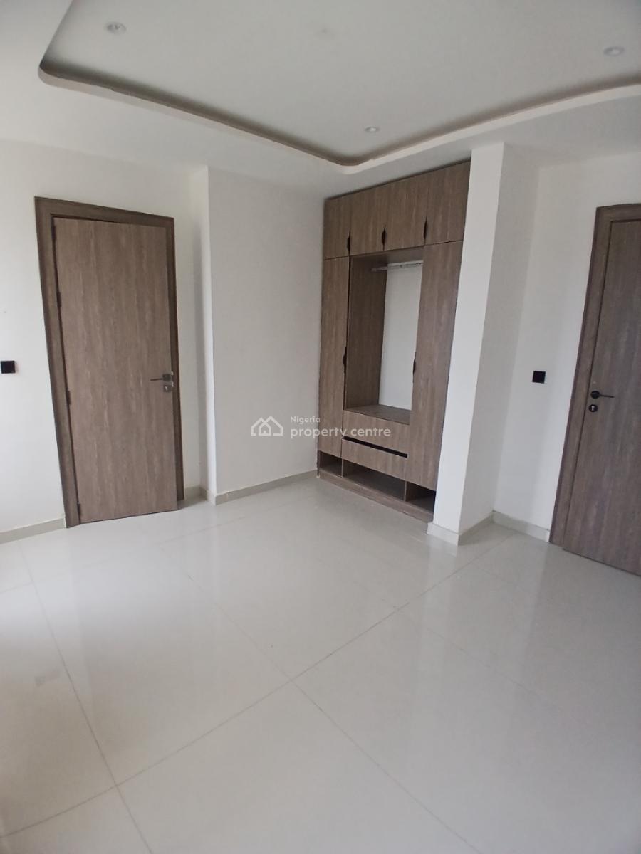 Newly Well-finished and Serviced with 24/7 Power Supply 2 Bedroom En-suite, Lekki Phase 1, Lekki, Lagos, Flat / Apartment for Rent