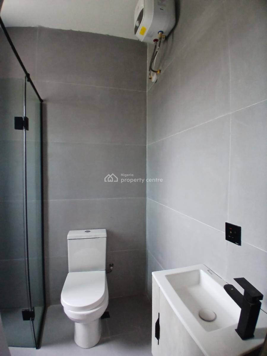 Newly Well-finished and Serviced with 24/7 Power Supply 2 Bedroom En-suite, Lekki Phase 1, Lekki, Lagos, Flat / Apartment for Rent