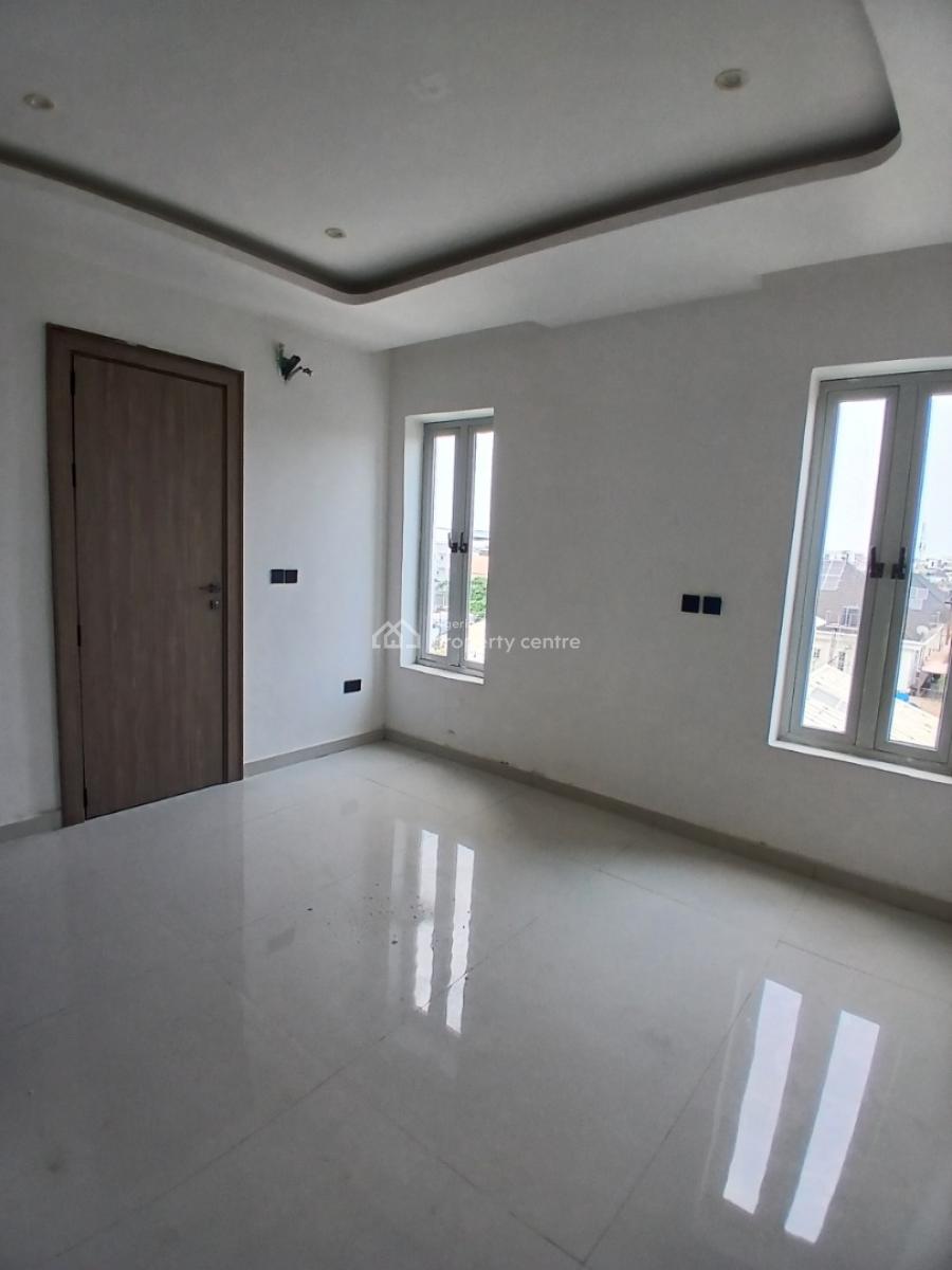 Newly Well-finished and Serviced with 24/7 Power Supply 2 Bedroom En-suite, Lekki Phase 1, Lekki, Lagos, Flat / Apartment for Rent