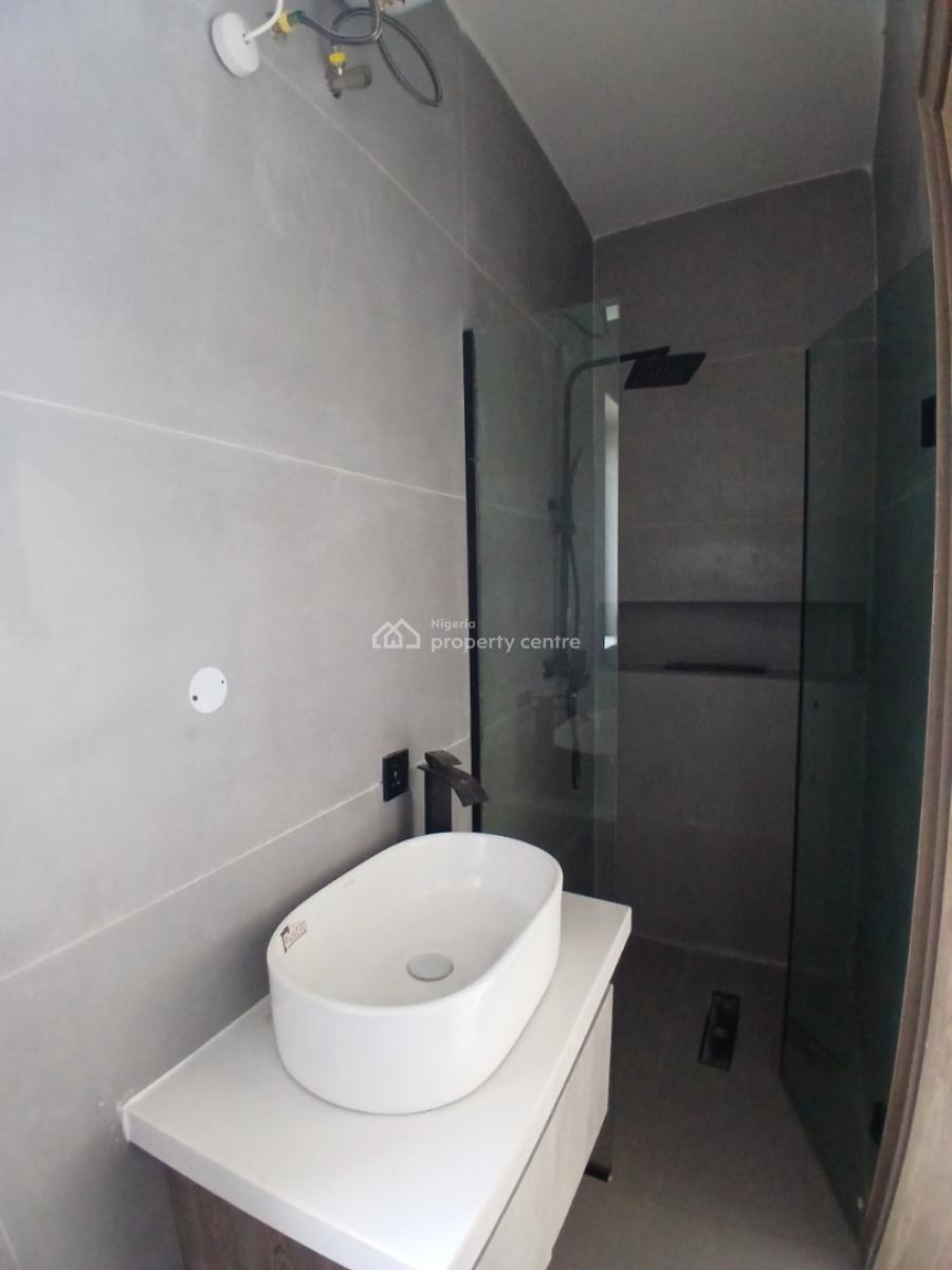 Newly Well-finished and Serviced with 24/7 Power Supply 2 Bedroom En-suite, Lekki Phase 1, Lekki, Lagos, Flat / Apartment for Rent