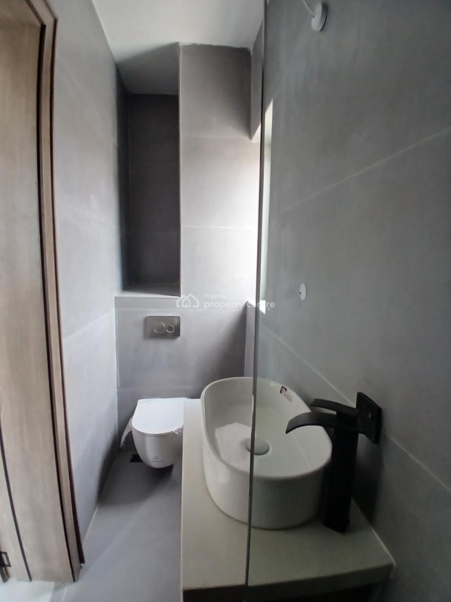 Newly Well-finished and Serviced with 24/7 Power Supply 2 Bedroom En-suite, Lekki Phase 1, Lekki, Lagos, Flat / Apartment for Rent