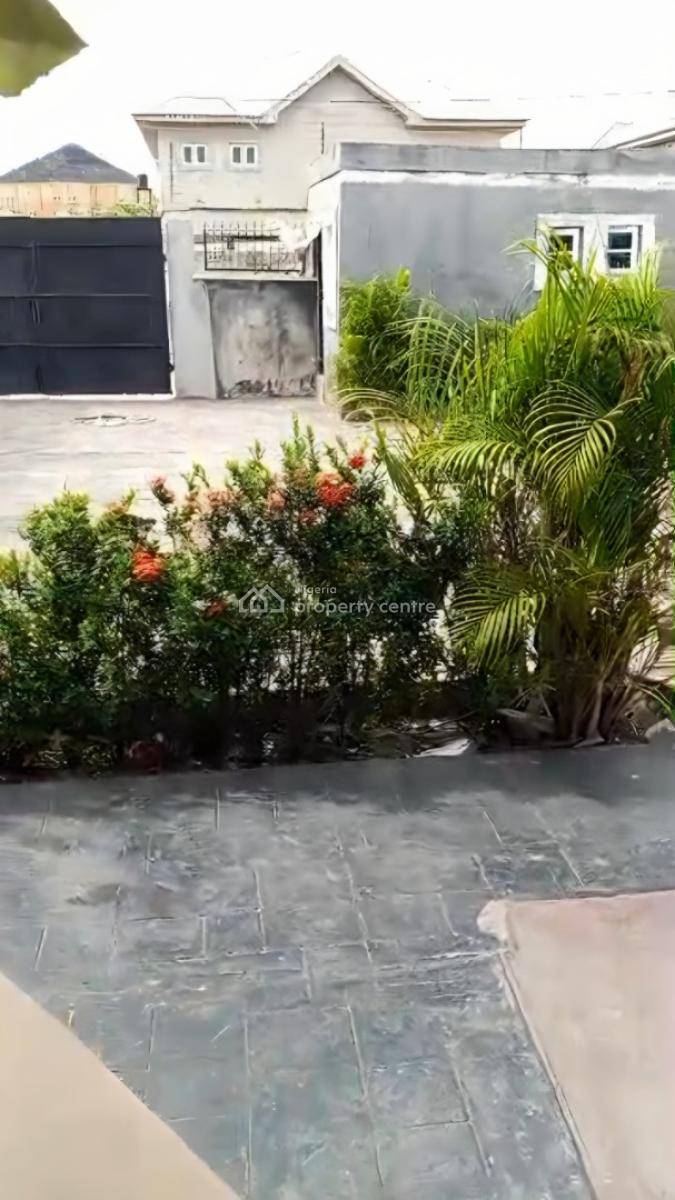 a Functional Bar and Lounge, Otunla Town, Ibeju-lekki, Lagos, Lakowe, Ibeju Lekki, Lagos, Restaurant / Bar for Sale