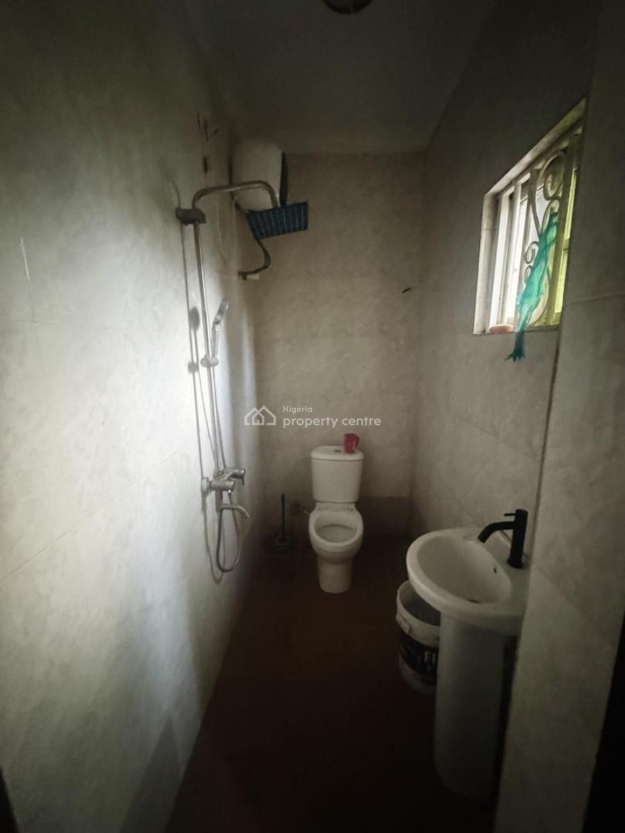 3 Bedroom Flat Upstairs, Thomas Estate, Ajah, Lagos, Flat / Apartment for Rent