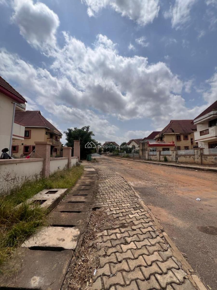 Well Renovated & Spacious 3 Bedrooms Terrace Duplex, Nsitf Estate Off David Ejoor Street By Ibeto Hotel, Gudu, Abuja, Office Space for Rent