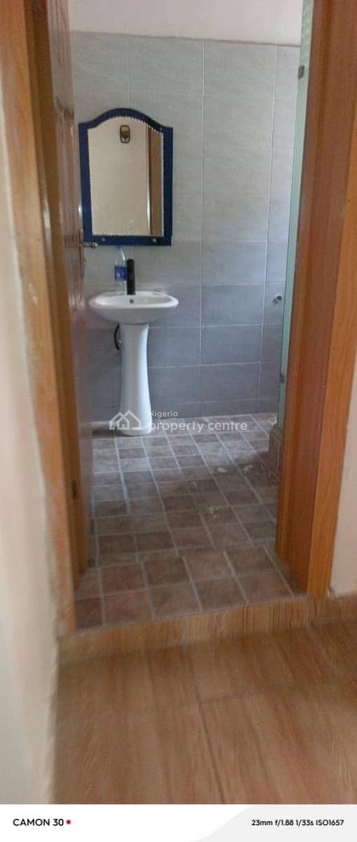 Standard and Serviced 2bedroom Apartment with Bq, Lekki Phase 1, Lekki, Lagos, Flat / Apartment for Rent