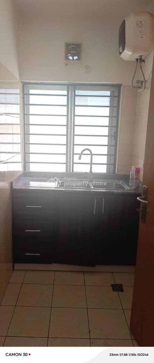 Standard and Serviced 2bedroom Apartment with Bq, Lekki Phase 1, Lekki, Lagos, Flat / Apartment for Rent