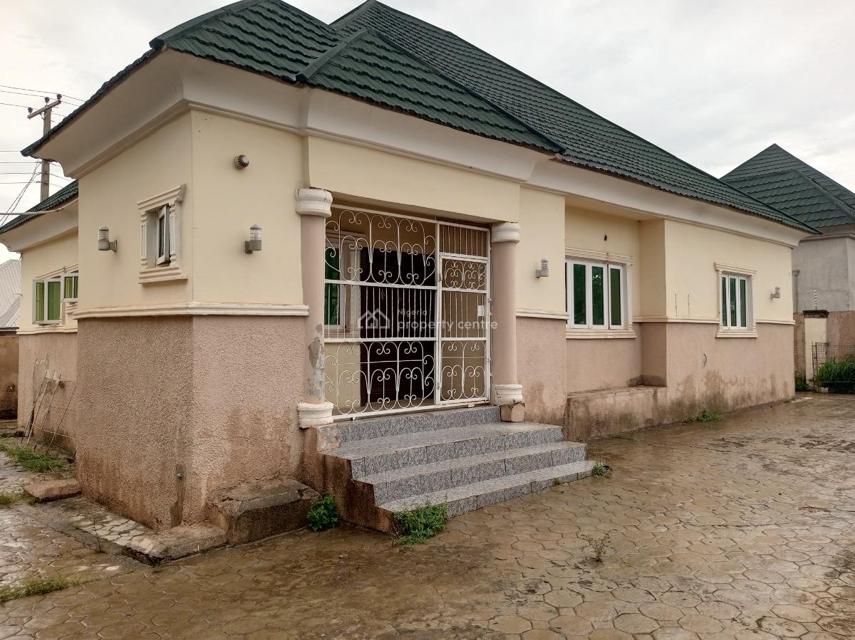 Well Built 3 Bedroom Bungalow with 2 Bq, Diamond Estate, Lugbe District, Abuja, Detached Bungalow for Sale