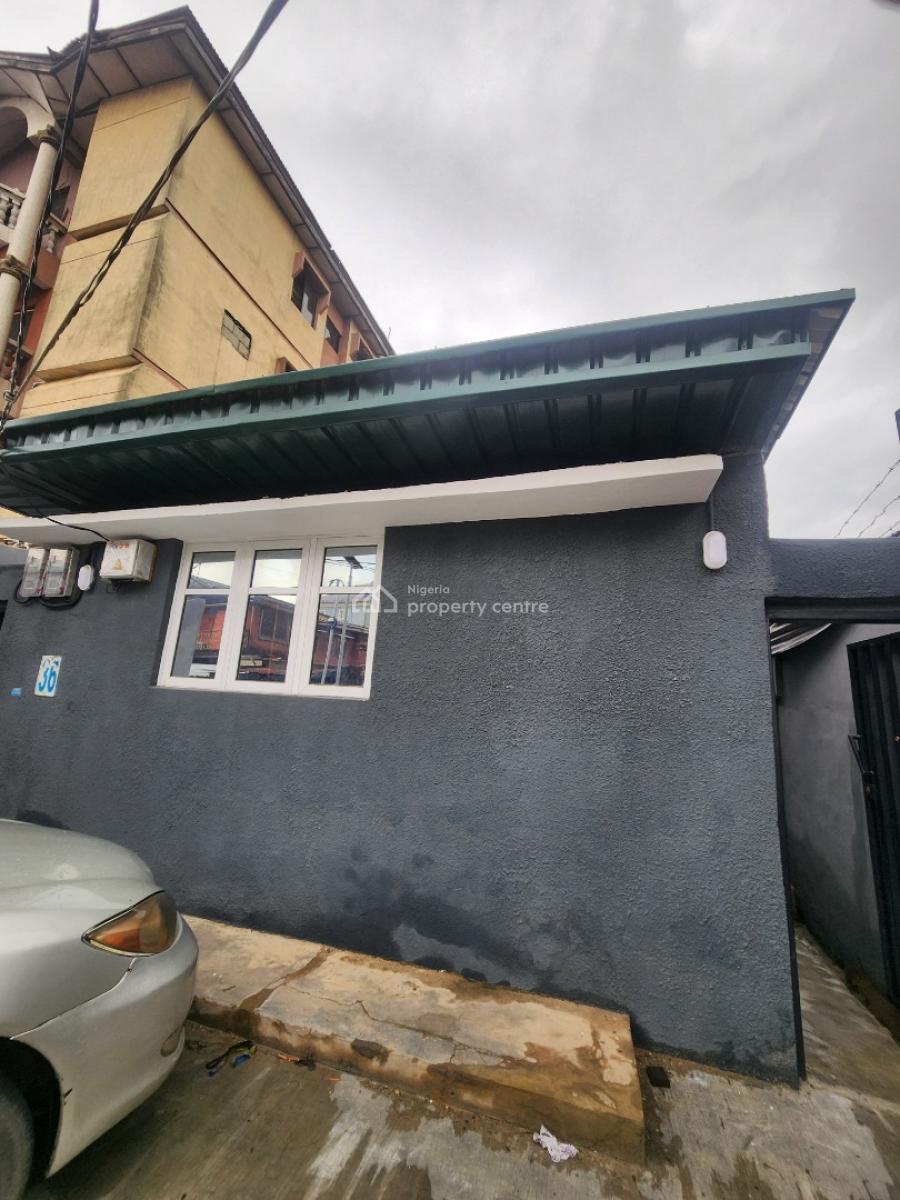 Portable 2 Bedroom Flat, Ibidun Street, Surulere, Lagos, Flat / Apartment for Rent