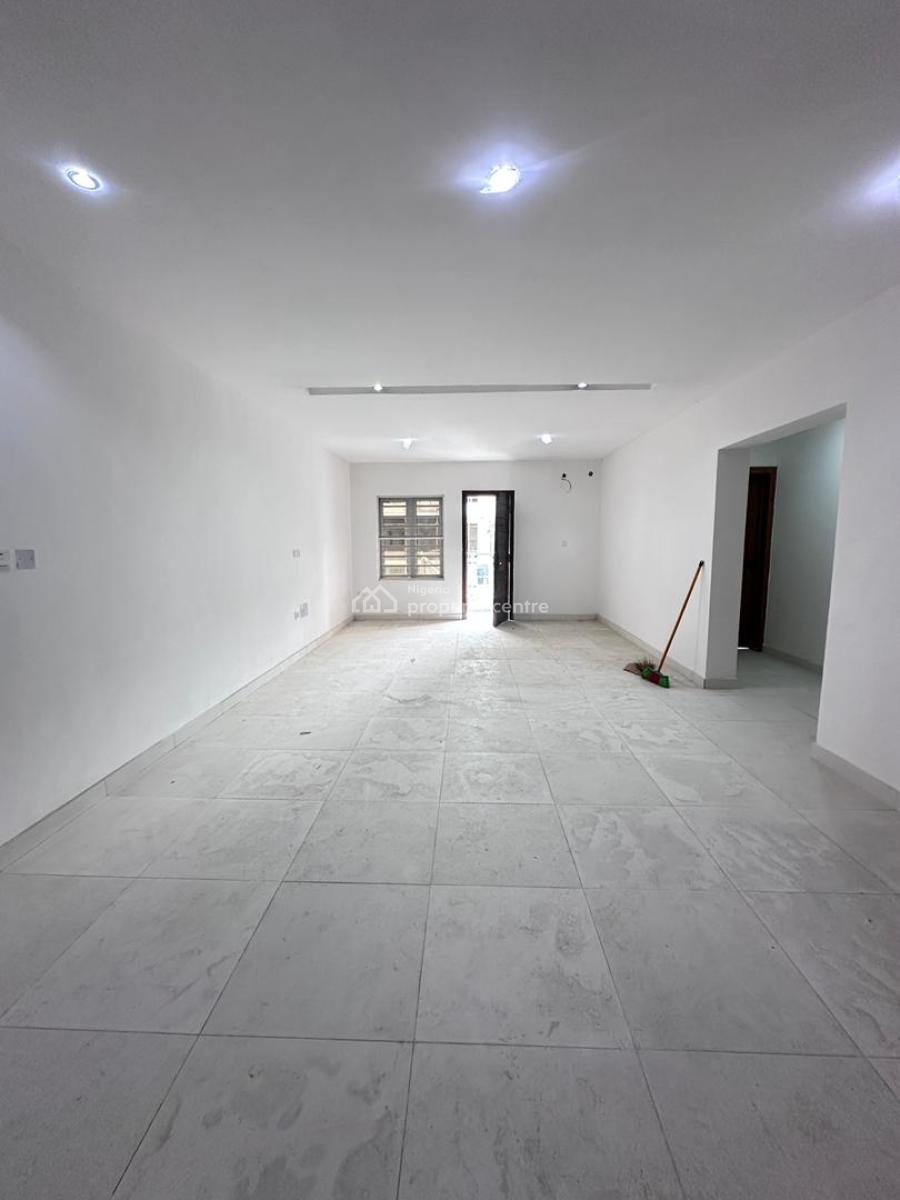 2 Bedroom Apartment+ Gym + Elevator, Lekki Phase 1, Lekki, Lagos, Flat / Apartment for Rent