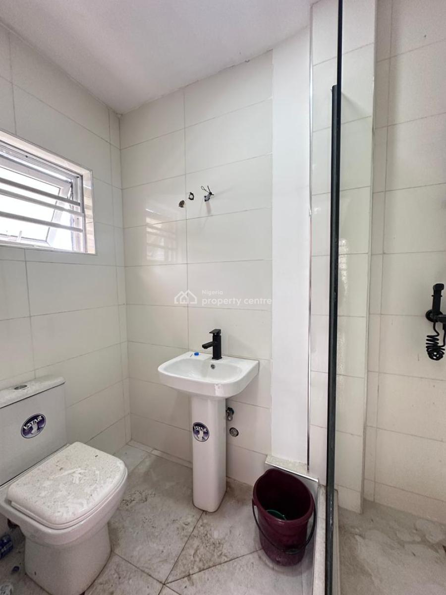 2 Bedroom Apartment+ Gym + Elevator, Lekki Phase 1, Lekki, Lagos, Flat / Apartment for Rent