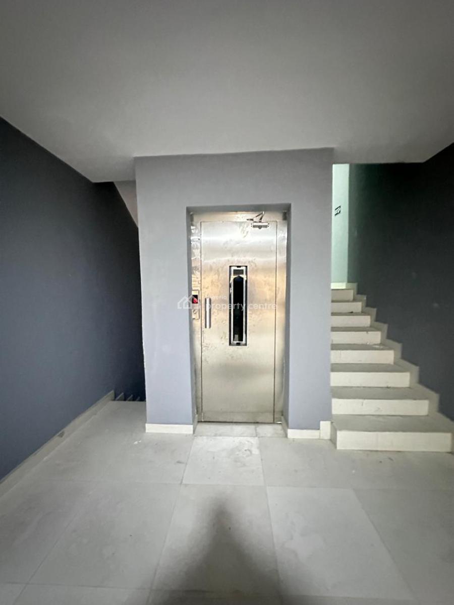2 Bedroom Apartment+ Gym + Elevator, Lekki Phase 1, Lekki, Lagos, Flat / Apartment for Rent