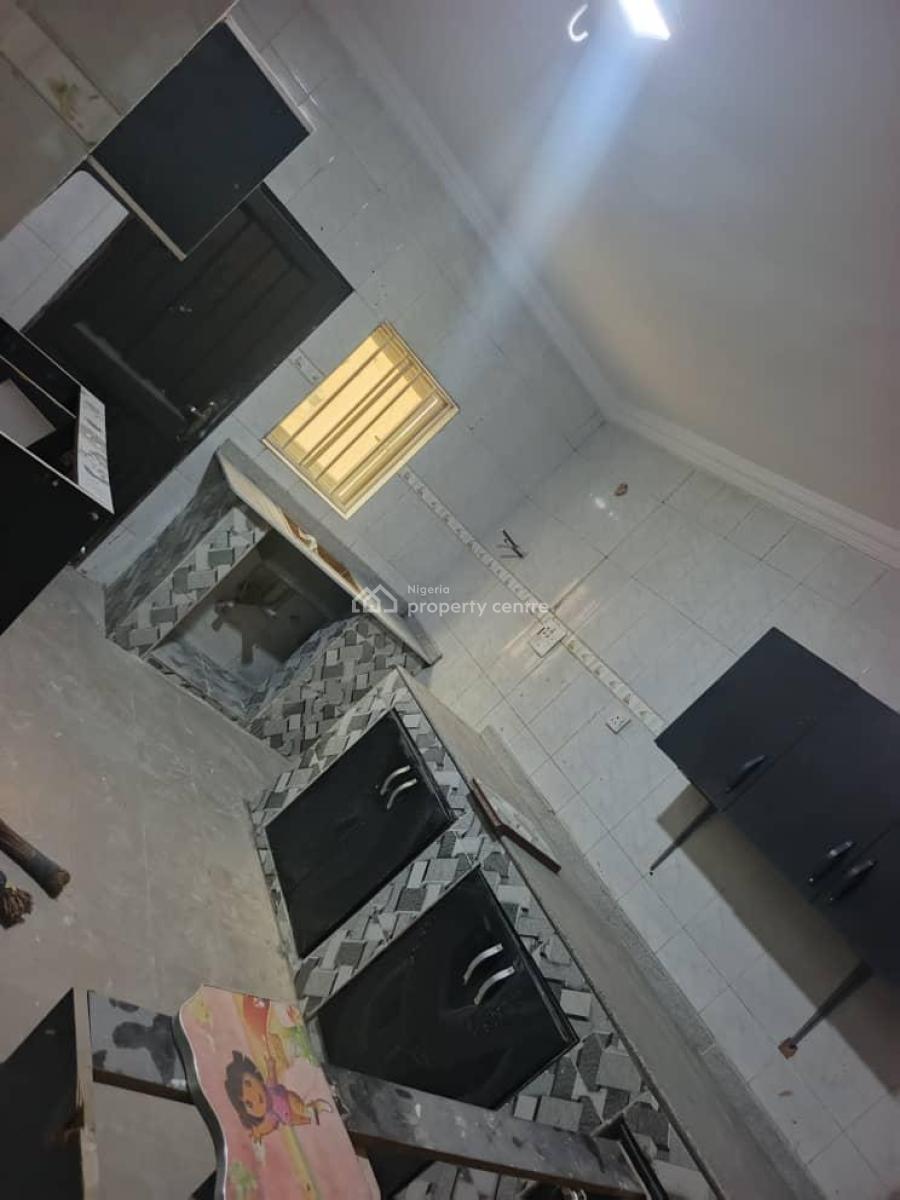 Spacious 2 Bedroom Flat(ensuite), Olawaiye Estate, Olowora, Magodo, Lagos, Flat / Apartment for Rent