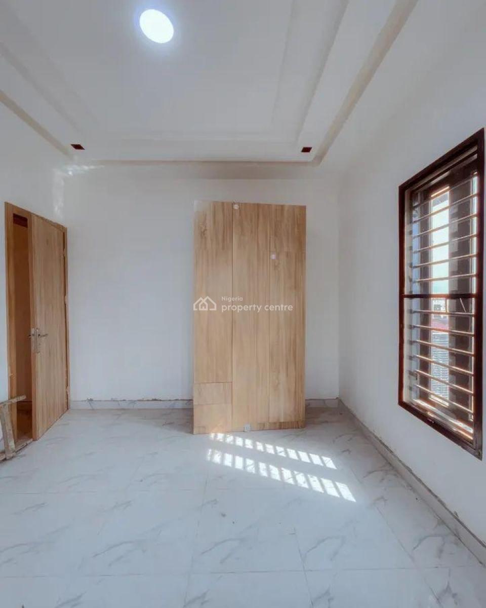 Beautifully Built 2 Bedroom Apartment, Akoka, Yaba, Lagos, Flat / Apartment for Sale