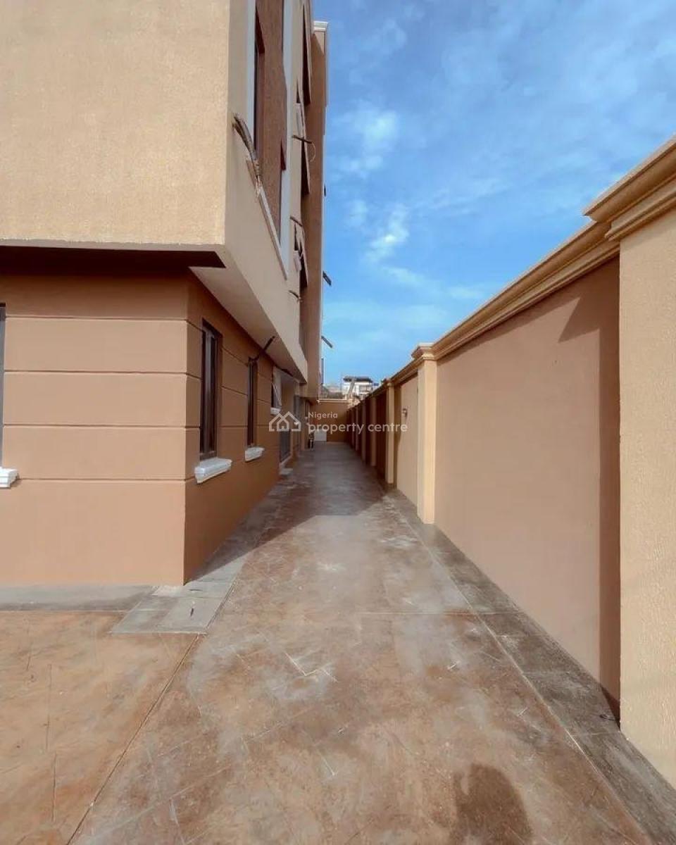 Beautifully Built 2 Bedroom Apartment, Akoka, Yaba, Lagos, Flat / Apartment for Sale