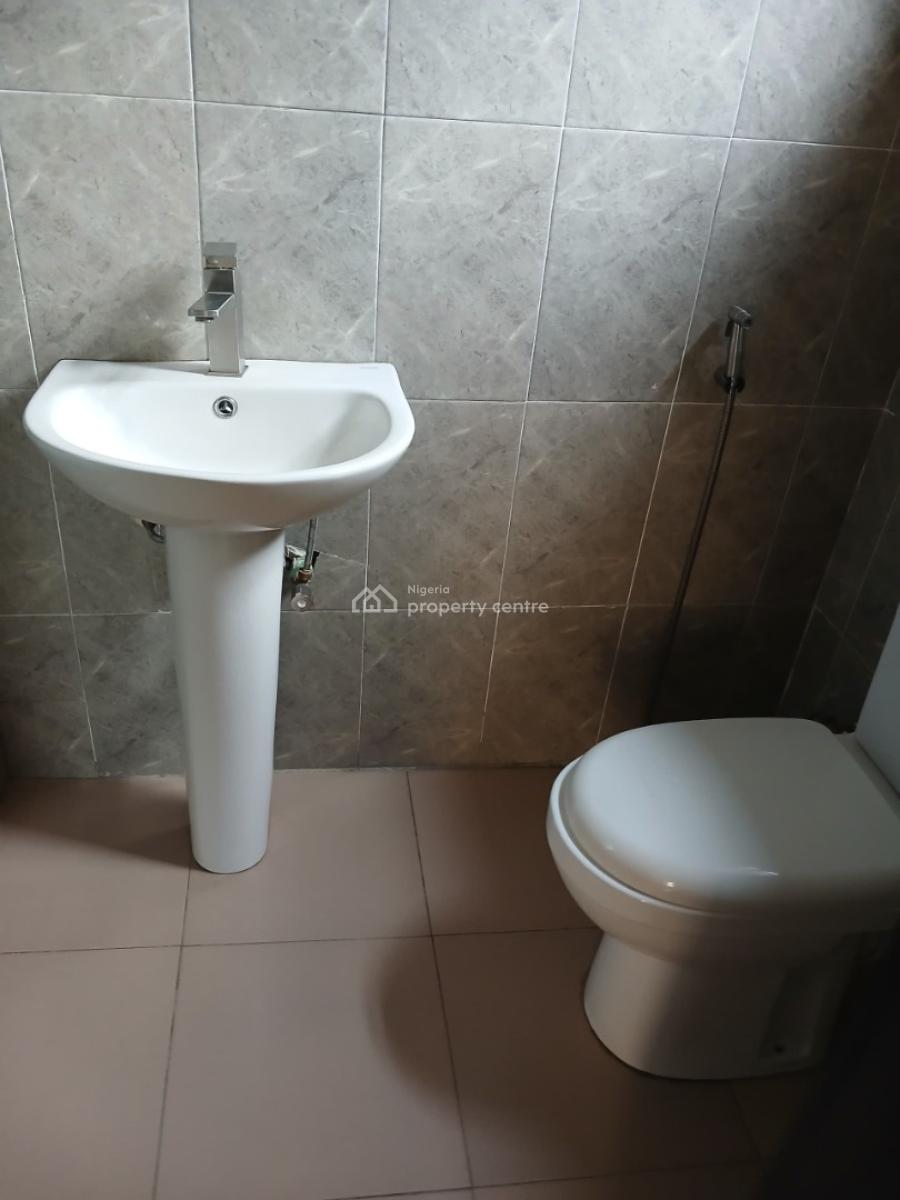 Fantastic 2 Bedroom Flat Apartment Upstairs, Olawaiye Estate, Olowora, Magodo, Lagos, Flat / Apartment for Rent