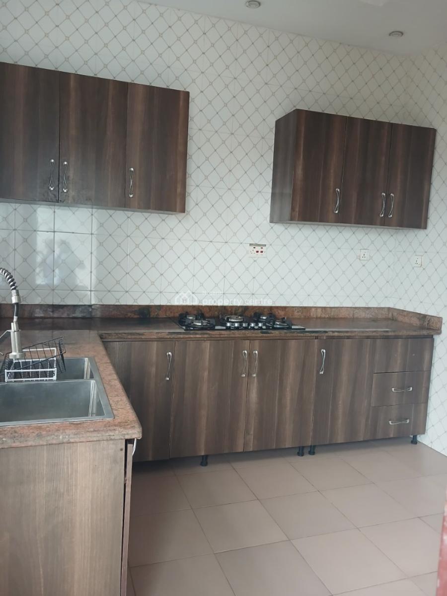 Fantastic 2 Bedroom Flat Apartment Upstairs, Olawaiye Estate, Olowora, Magodo, Lagos, Flat / Apartment for Rent