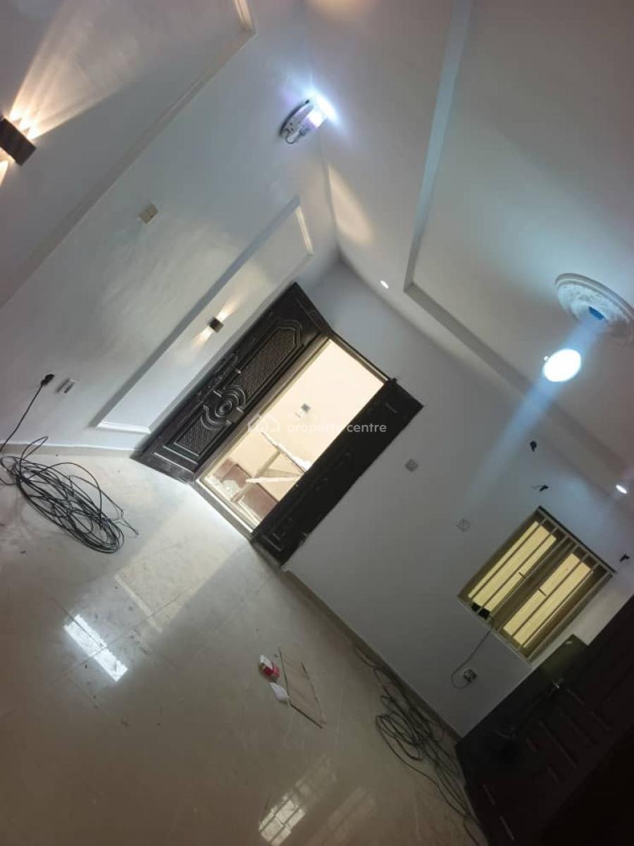 Well Renovated 2 Bedroom Apartment, Olawaiye Estate, Olowora, Magodo, Lagos, Flat / Apartment for Rent