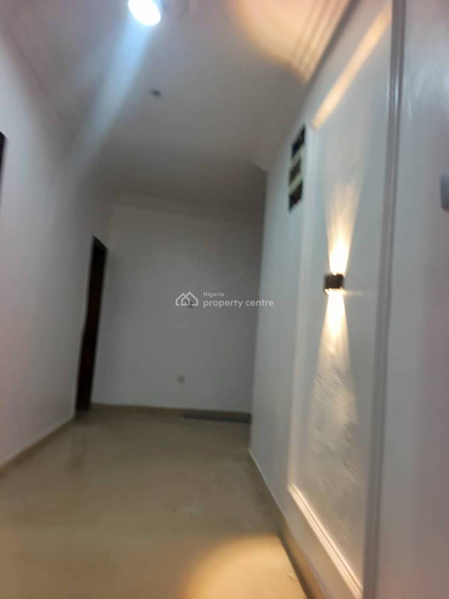 Well Renovated 2 Bedroom Apartment, Olawaiye Estate, Olowora, Magodo, Lagos, Flat / Apartment for Rent