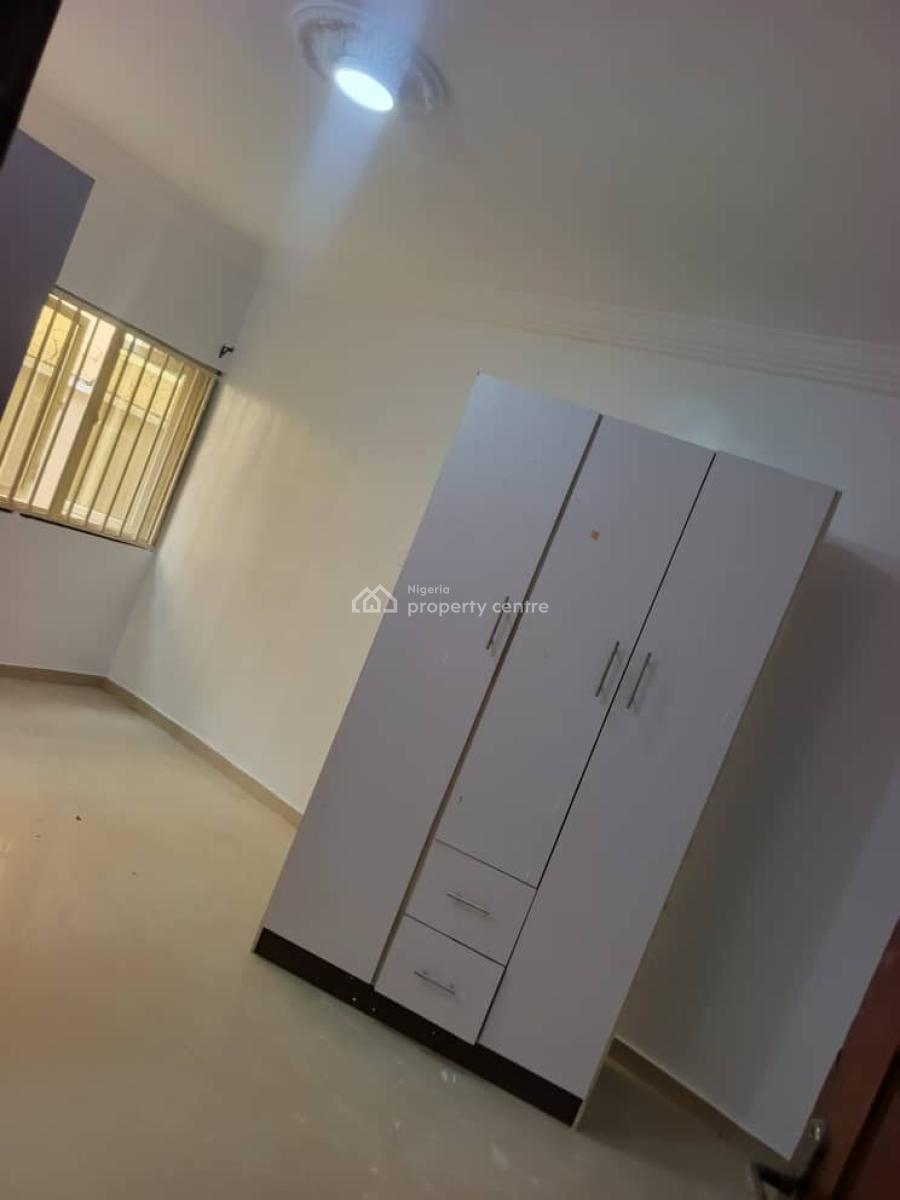 Well Renovated 2 Bedroom Apartment, Olawaiye Estate, Olowora, Magodo, Lagos, Flat / Apartment for Rent