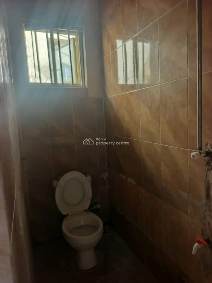 Well Renovated 2 Bedroom Apartment, Olawaiye Estate, Olowora, Magodo, Lagos, Flat / Apartment for Rent
