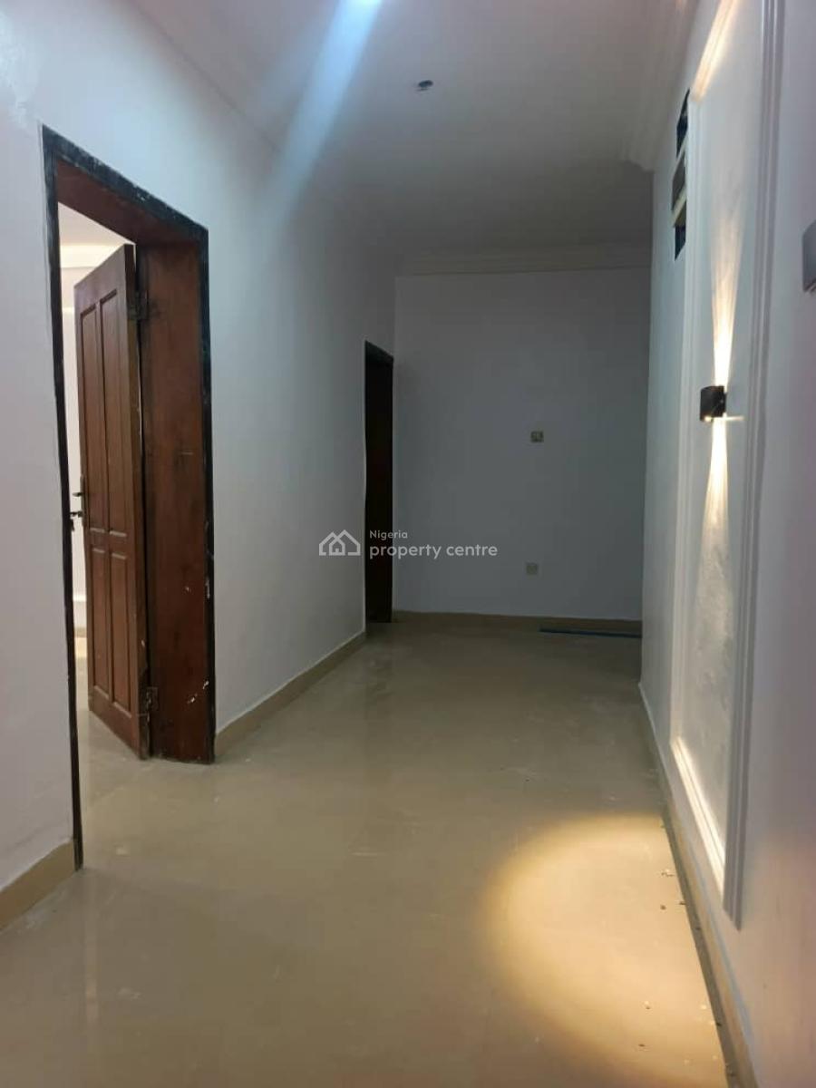 Well Renovated 2 Bedroom Apartment, Olawaiye Estate, Olowora, Magodo, Lagos, Flat / Apartment for Rent