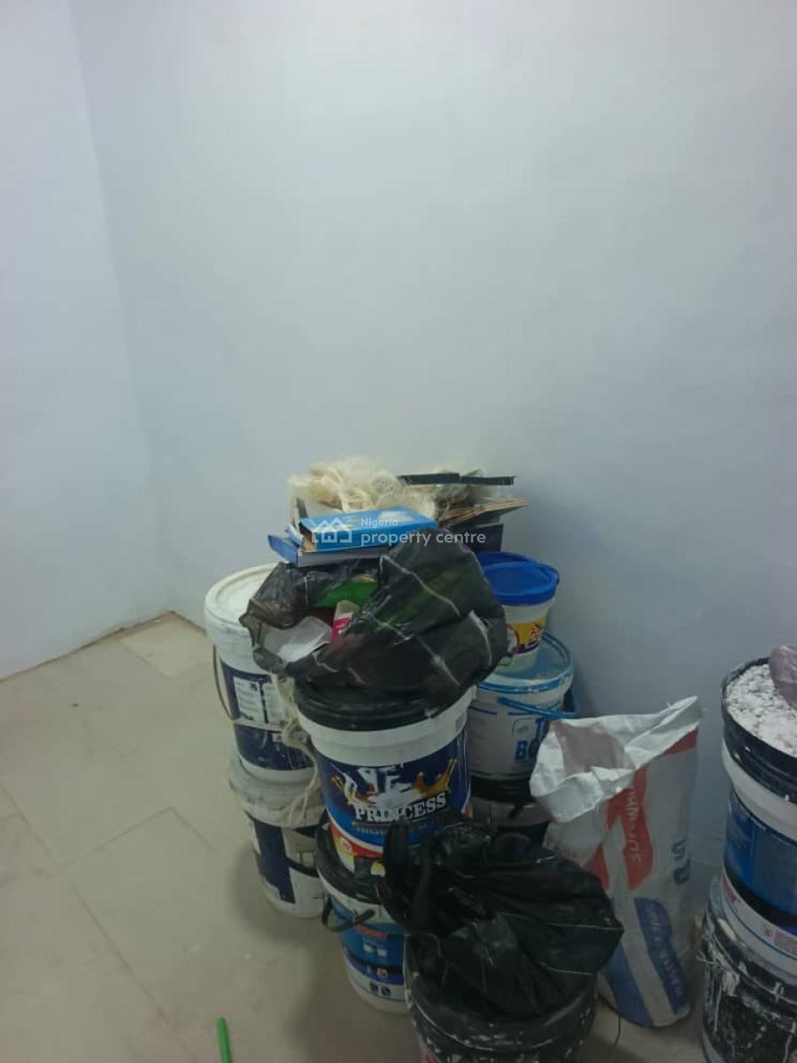 Well Renovated 2 Bedroom Apartment, Olawaiye Estate, Olowora, Magodo, Lagos, Flat / Apartment for Rent