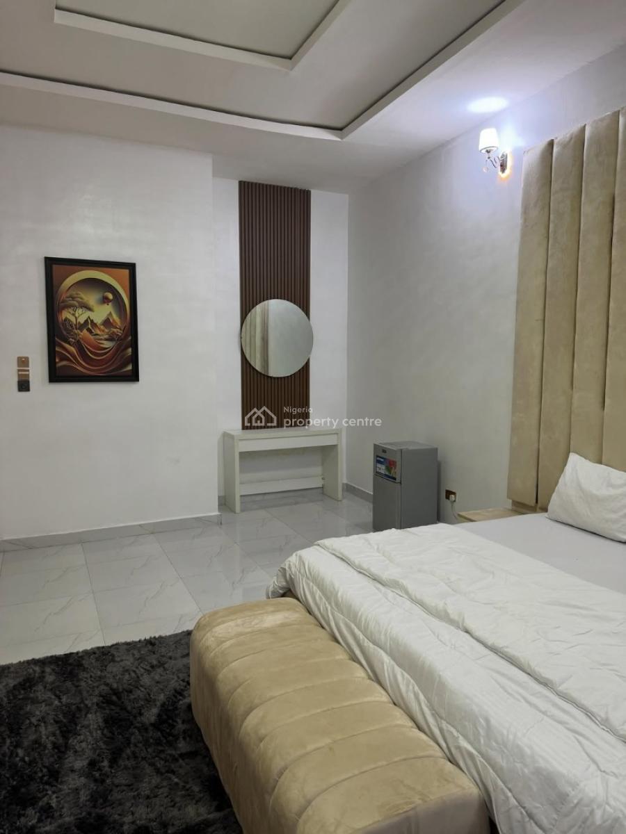a Luxurious & Exquisite Masterbedroom, Royal Pine Estate, Orchid, Lekki Phase 2, Lekki, Lagos, Self Contain (single Rooms) Short Let