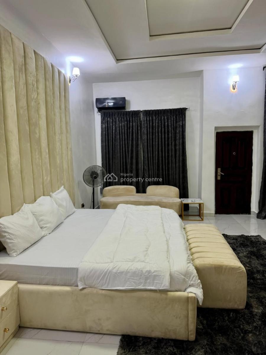 a Luxurious & Exquisite Masterbedroom, Royal Pine Estate, Orchid, Lekki Phase 2, Lekki, Lagos, Self Contain (single Rooms) Short Let