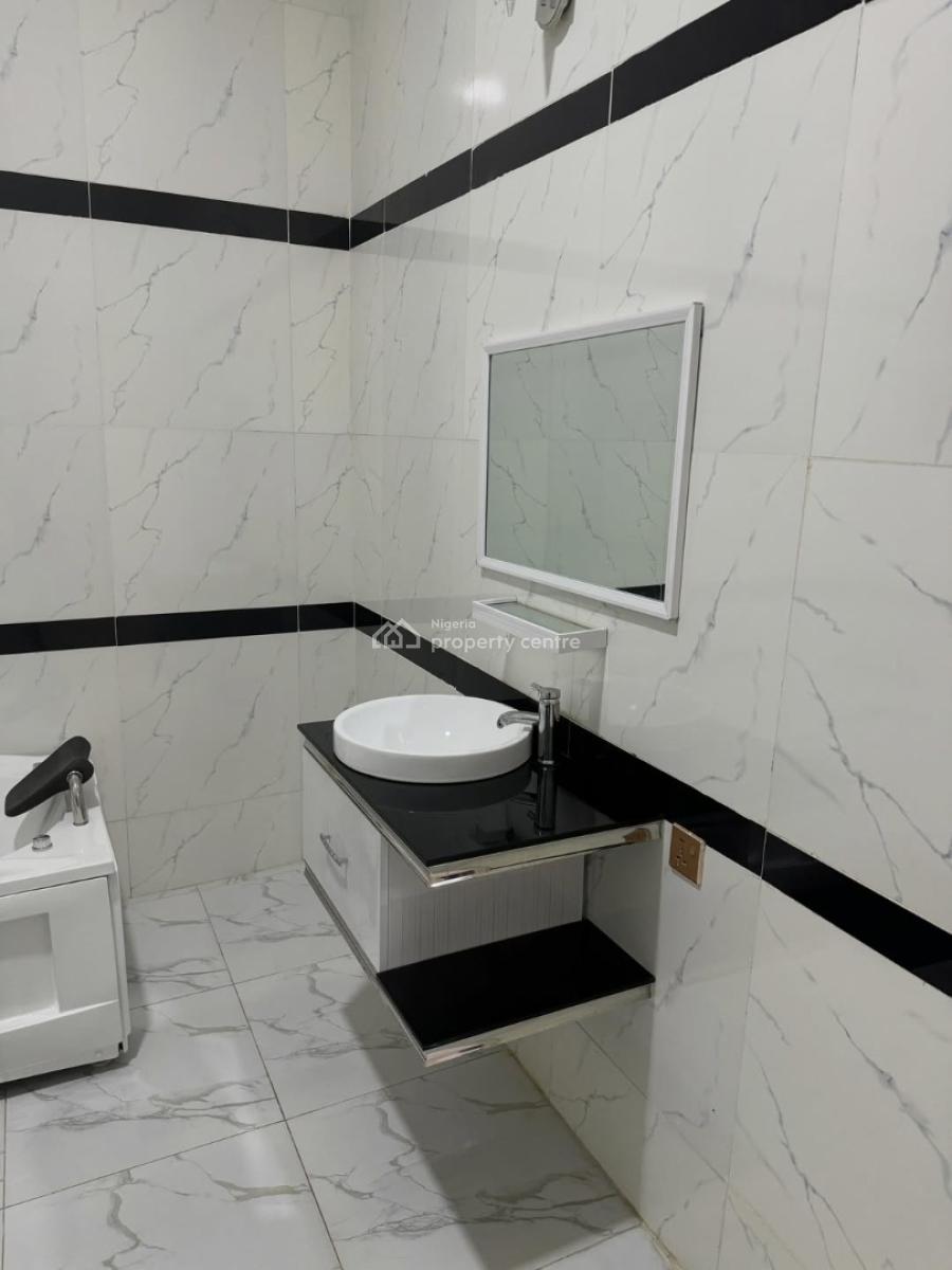 a Luxurious & Exquisite Masterbedroom, Royal Pine Estate, Orchid, Lekki Phase 2, Lekki, Lagos, Self Contain (single Rooms) Short Let
