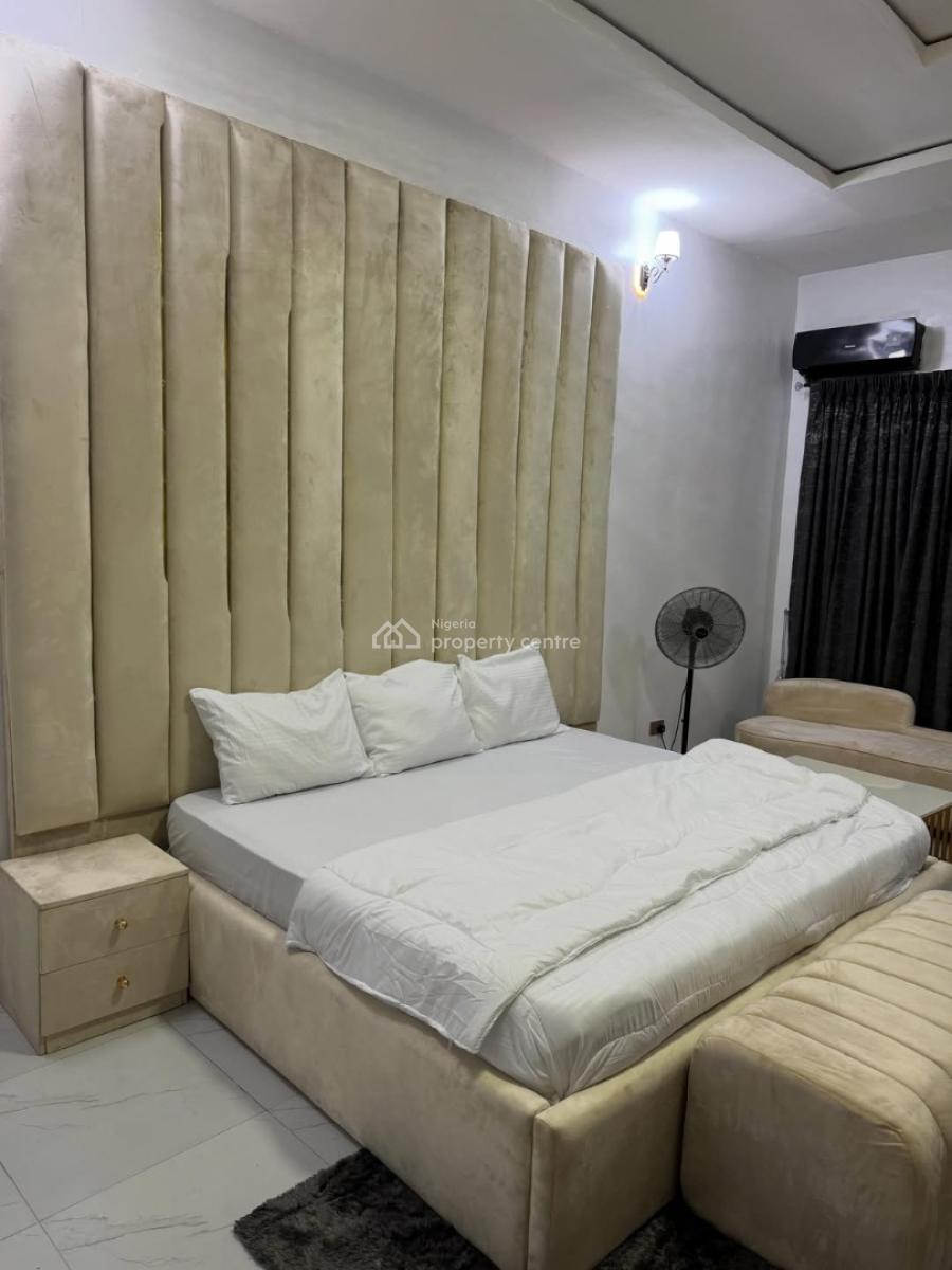 a Luxurious & Exquisite Masterbedroom, Royal Pine Estate, Orchid, Lekki Phase 2, Lekki, Lagos, Self Contain (single Rooms) Short Let