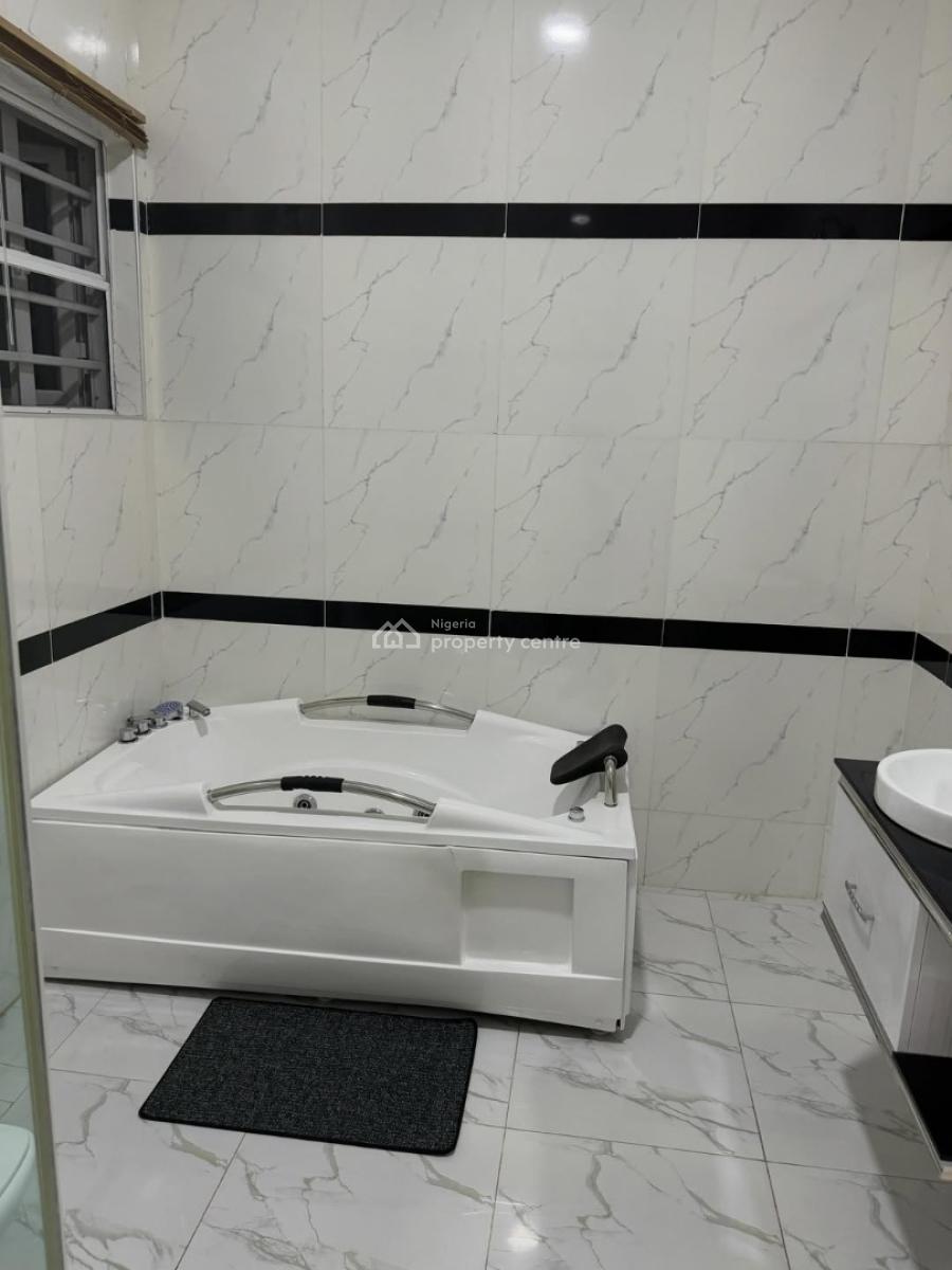 a Luxurious & Exquisite Masterbedroom, Royal Pine Estate, Orchid, Lekki Phase 2, Lekki, Lagos, Self Contain (single Rooms) Short Let