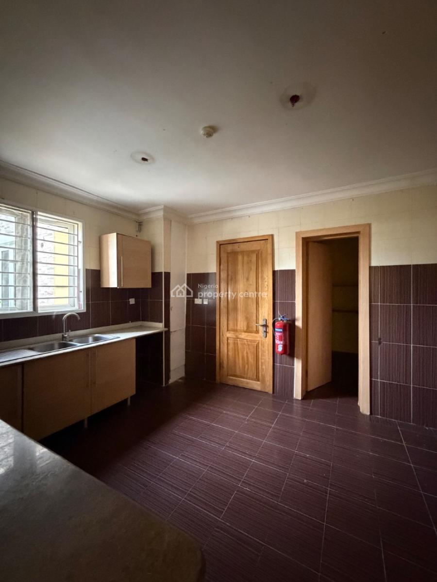 Well Built 3 Bedroom Apartment with Bq, Gym and Swimming Pool, Lekki Phase 1, Lekki, Lagos, Flat / Apartment for Rent