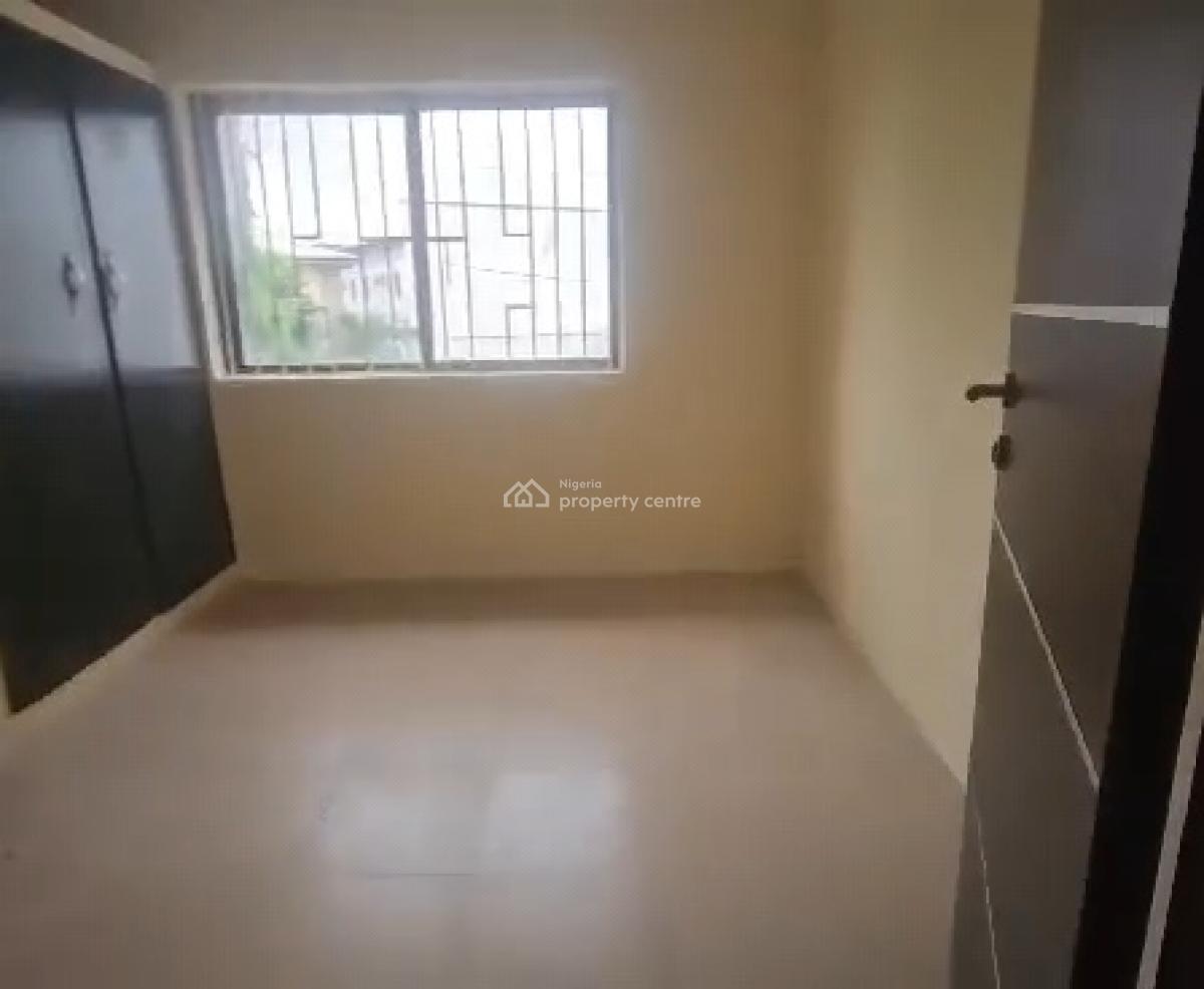 Sharp 3brm Spacious Flat Apartment, Oyadiran Sabo Yaba, Yaba, Lagos, Flat / Apartment for Rent