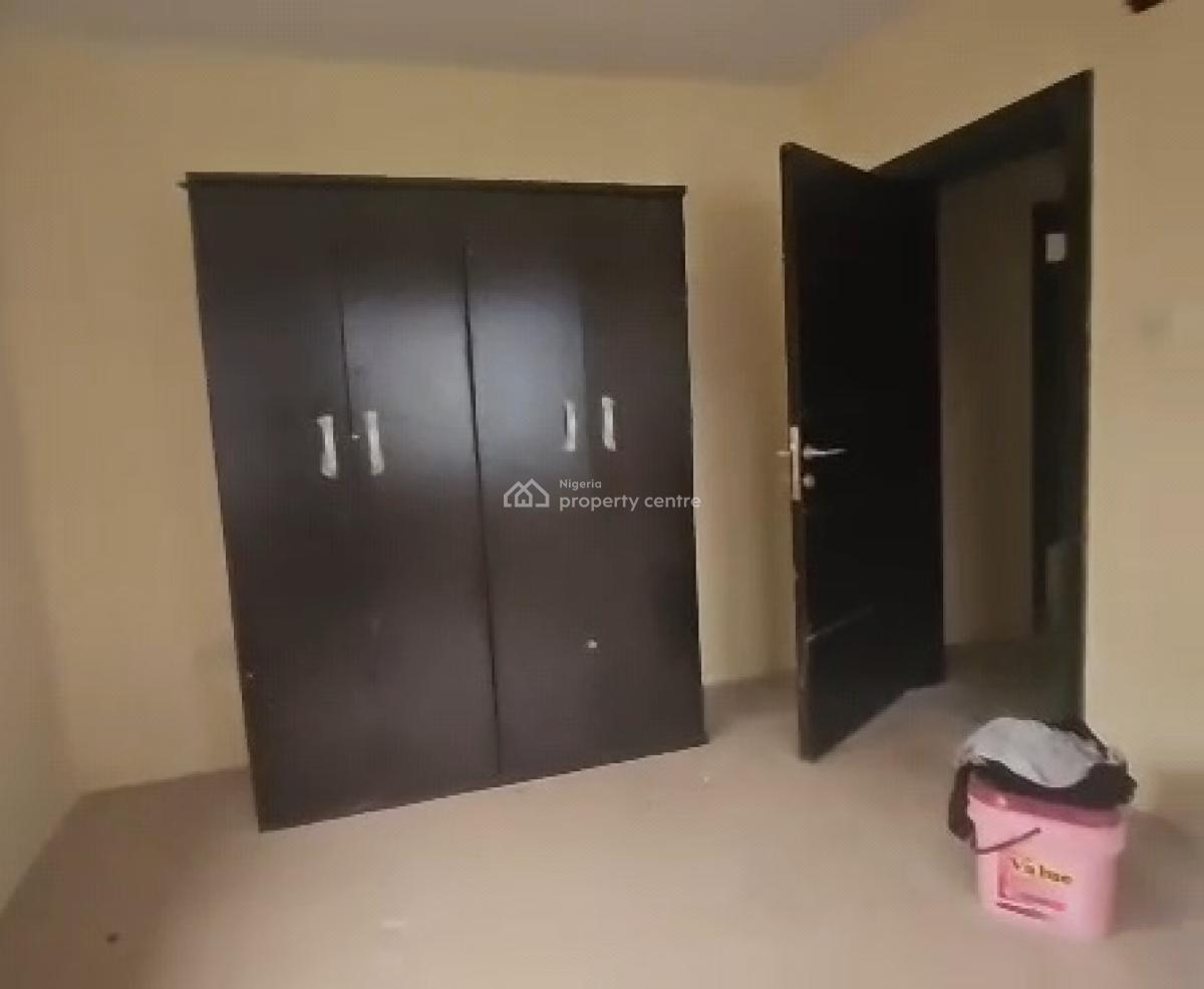 Sharp 3brm Spacious Flat Apartment, Oyadiran Sabo Yaba, Yaba, Lagos, Flat / Apartment for Rent