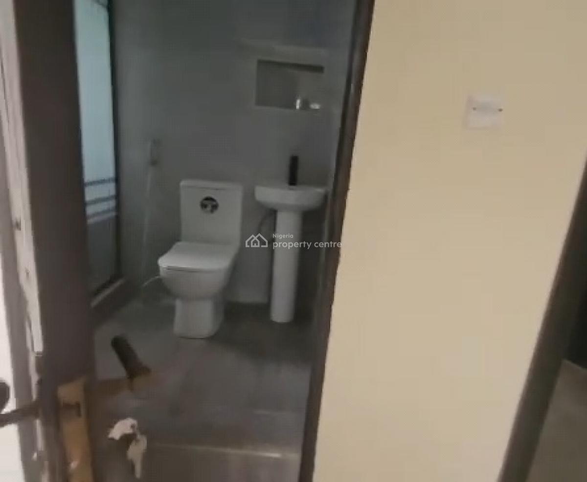 Sharp 3brm Spacious Flat Apartment, Oyadiran Sabo Yaba, Yaba, Lagos, Flat / Apartment for Rent