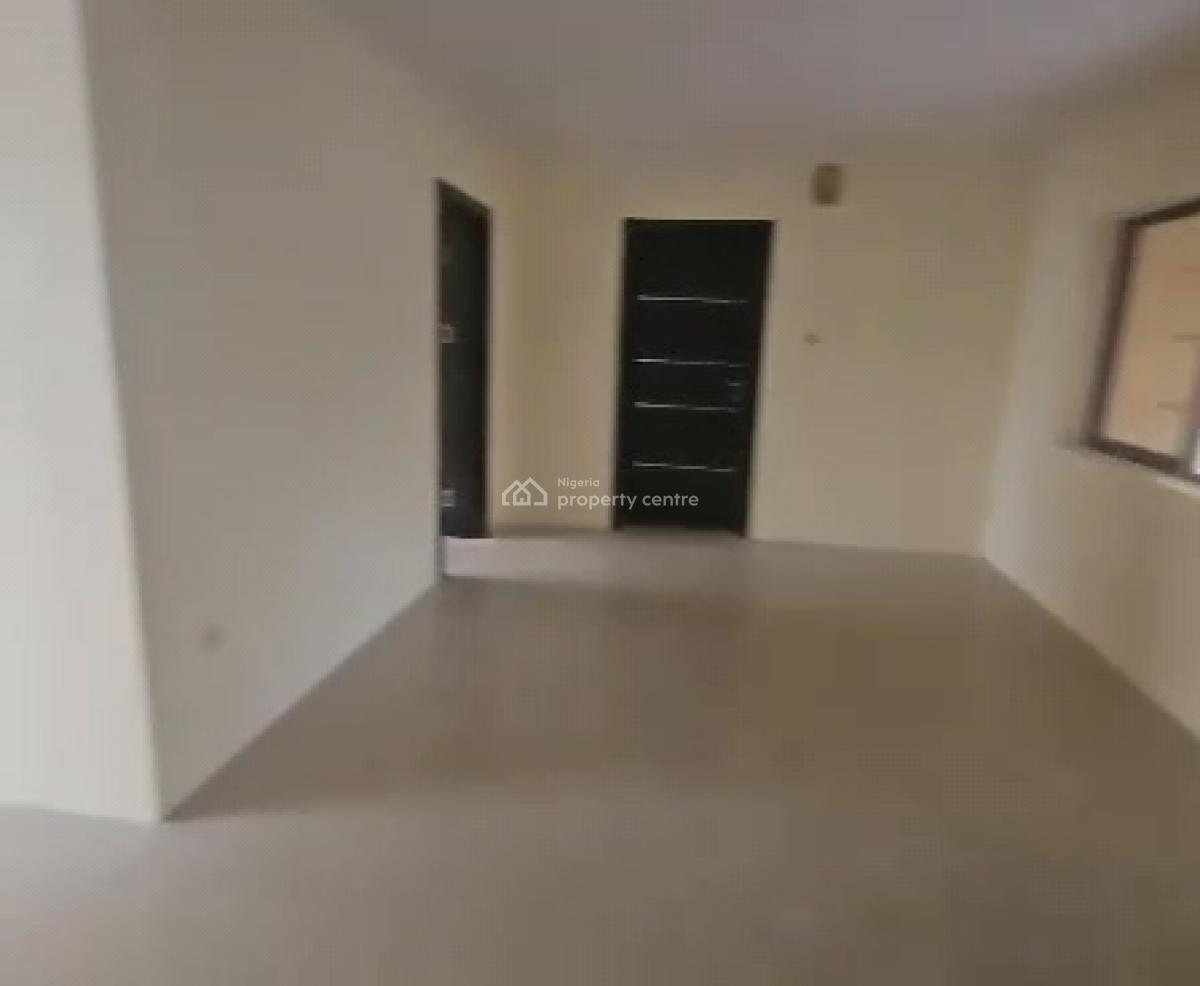 Sharp 3brm Spacious Flat Apartment, Oyadiran Sabo Yaba, Yaba, Lagos, Flat / Apartment for Rent
