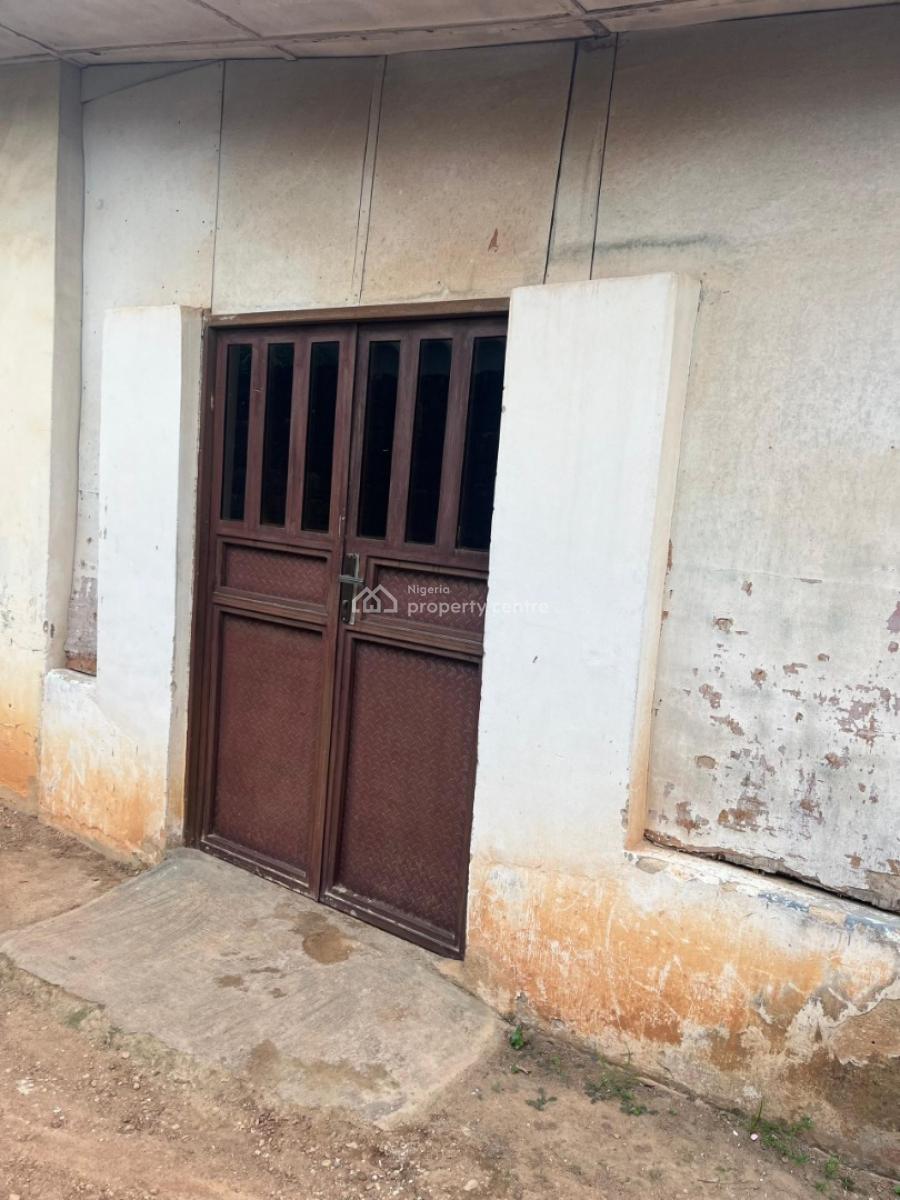 Land with a Demolishing 4 Bedroom Bungalow, Fola Kongi Street, Bashorun, Ibadan, Oyo, Mixed-use Land for Sale