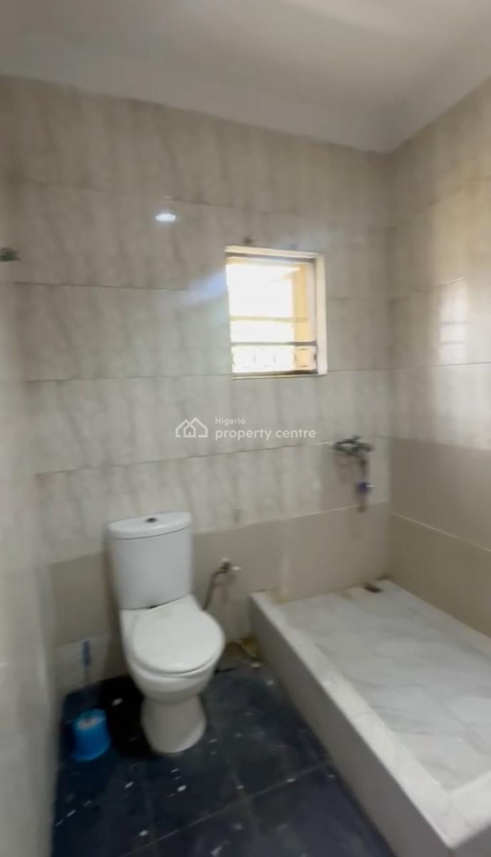 Spacious Room Upstairs in a Shared Apartment, Oral Estate, Lekki, Lagos, Flat / Apartment for Rent