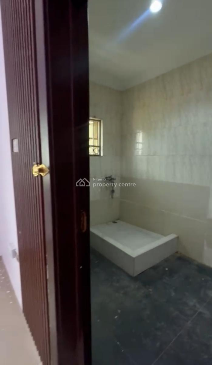Spacious Room Upstairs in a Shared Apartment, Oral Estate, Lekki, Lagos, Flat / Apartment for Rent