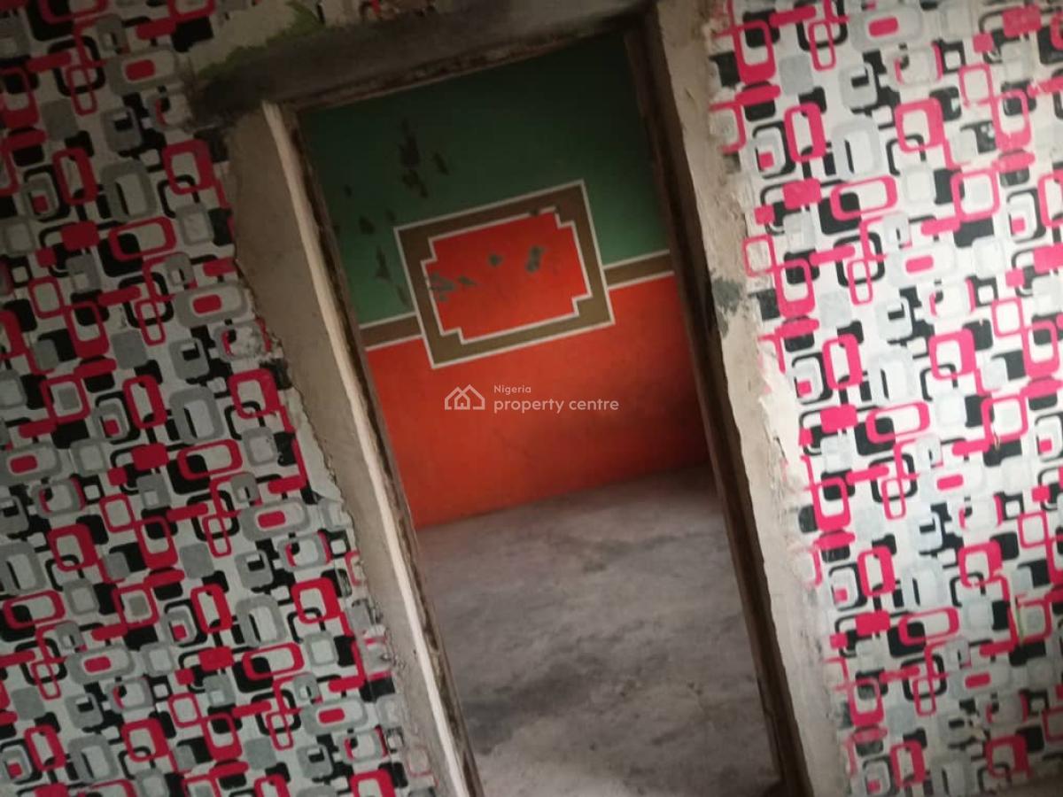 an Ordinary Room and Parlour Apartment, Peace Estate Igbo-olomu Community Off Owutu Ishawo Road, Isawo, Ikorodu, Lagos, Flat / Apartment for Rent