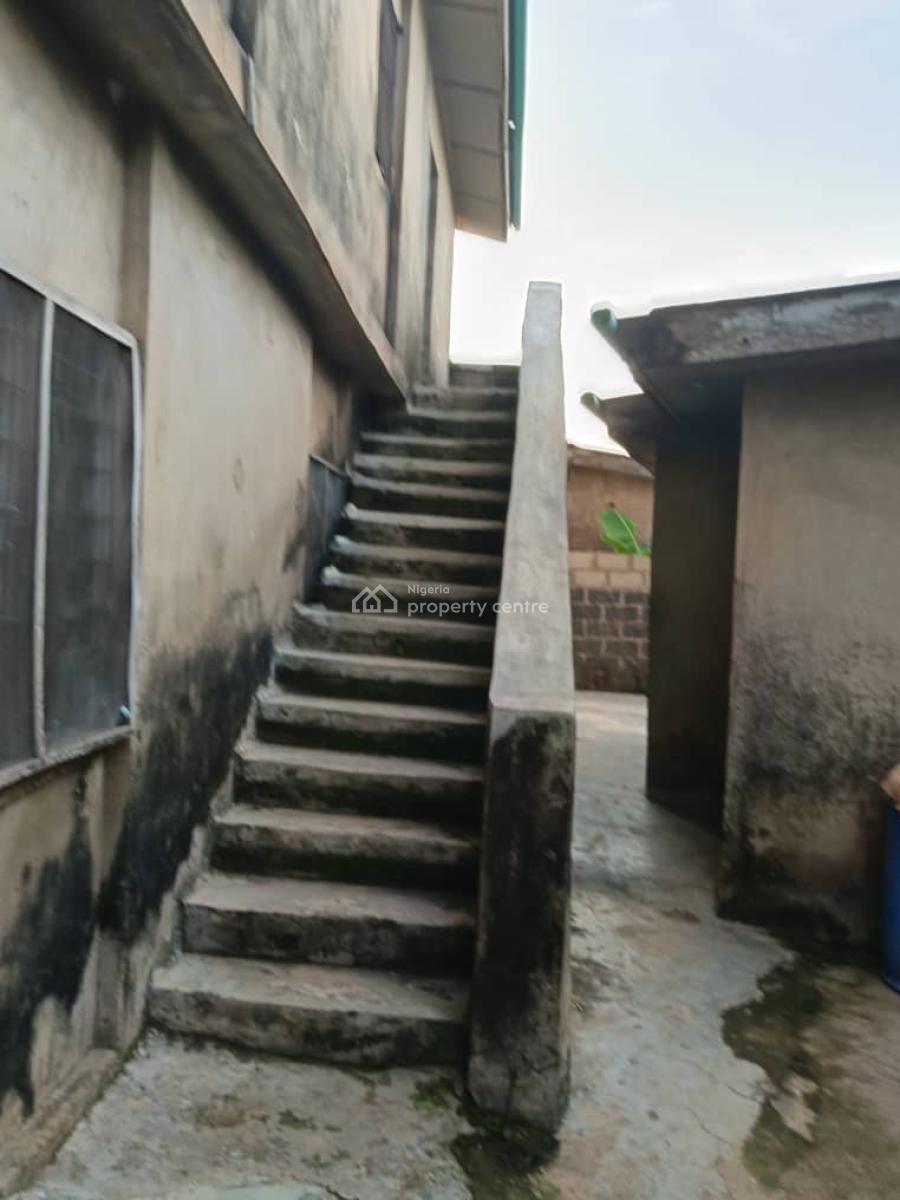 an Ordinary Room and Parlour Apartment, Peace Estate Igbo-olomu Community Off Owutu Ishawo Road, Isawo, Ikorodu, Lagos, Flat / Apartment for Rent