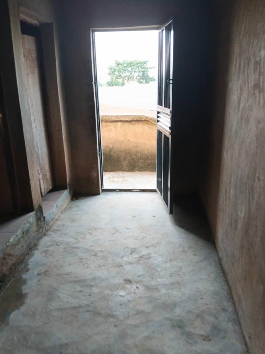 an Ordinary Room and Parlour Apartment, Peace Estate Igbo-olomu Community Off Owutu Ishawo Road, Isawo, Ikorodu, Lagos, Flat / Apartment for Rent